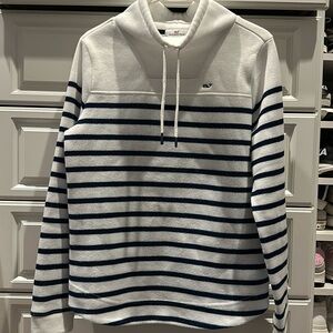 Vineyard vines striped funnel neck relaxed shep shirt size M Fleece lined.